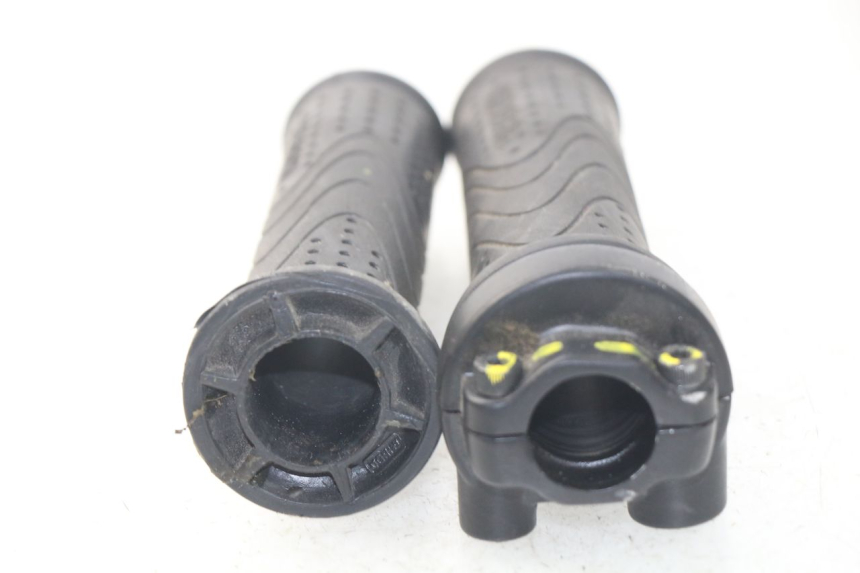 photo de MANETKA GAZU PIAGGIO MP3 HPE 500 (2019 - 2022) - Inny kąt widzenia