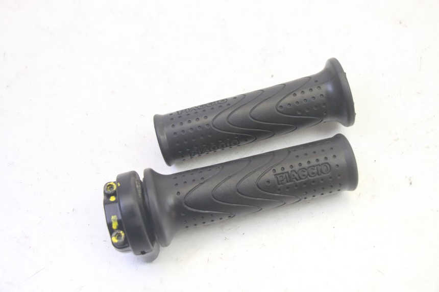 photo de MANETKA GAZU PIAGGIO MP3 HPE 350 (2018 - 2020) - Widok główny