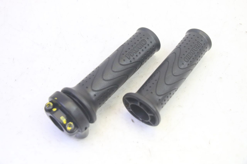 photo de MANETKA GAZU PIAGGIO MP3 HPE 350 (2018 - 2020) - Szczegół części