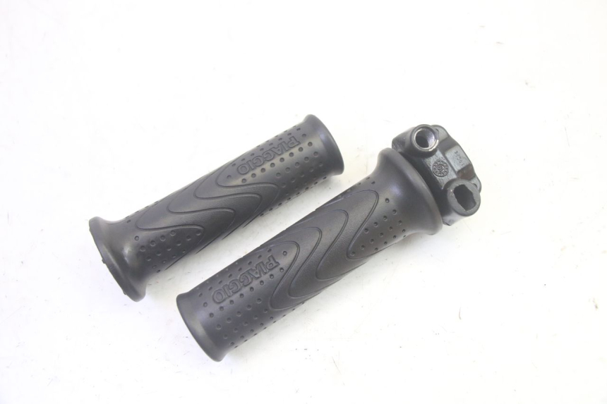 photo de MANETKA GAZU PIAGGIO MP3 HPE 350 (2018 - 2020) - Zbliżenie techniczne