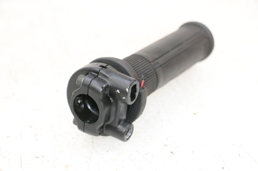 photo de MANETKA GAZU PIAGGIO MP3 HPE 300 (2019 - 2026) - Szczegół części