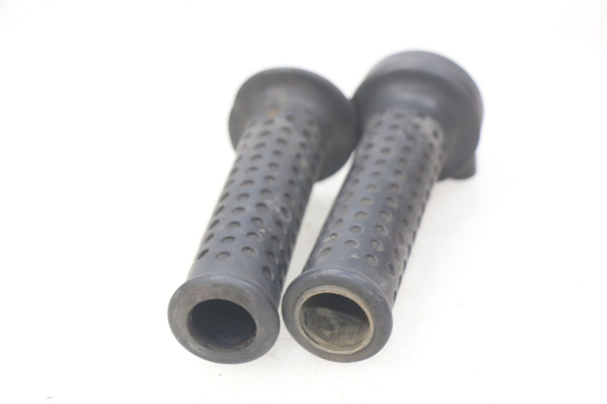 photo de MANETKA GAZU PIAGGIO MP3 LT 400 (2007 - 2012) - Inny kąt widzenia