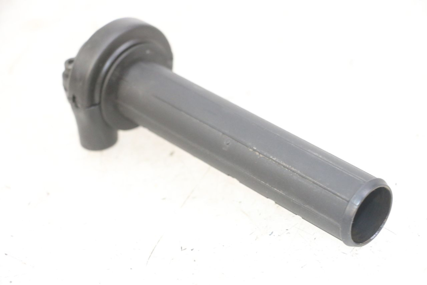 photo de MANETKA GAZU PIAGGIO MP3 LT 300 (2010 - 2016) - Zbliżenie techniczne