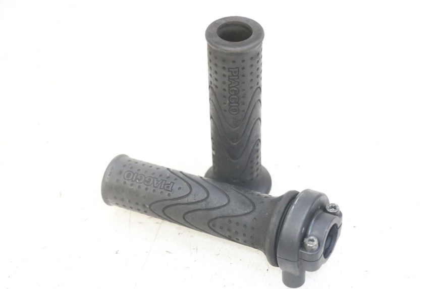 photo de MANETKA GAZU PIAGGIO MP3 LT 300 (2010 - 2016) - Widok główny