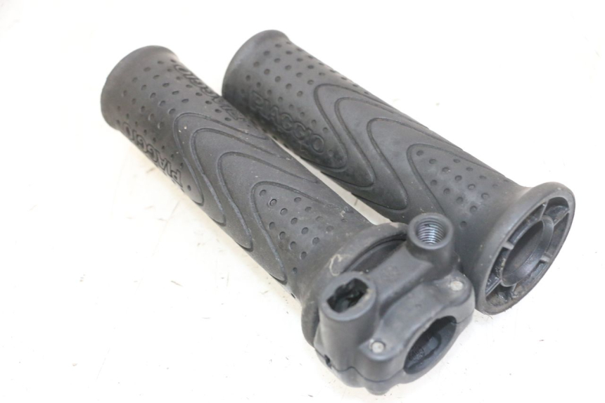 photo de MANETKA GAZU PIAGGIO MP3 LT 300 (2010 - 2016) - Szczegół części