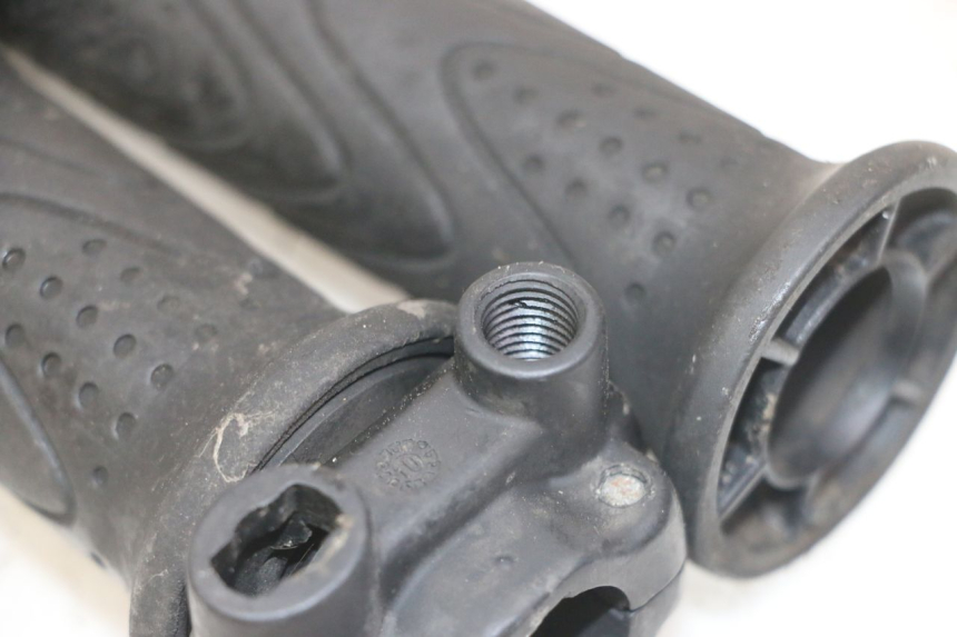 photo de MANETKA GAZU PIAGGIO MP3 LT 300 (2010 - 2016) - Zoom stanu zużycia