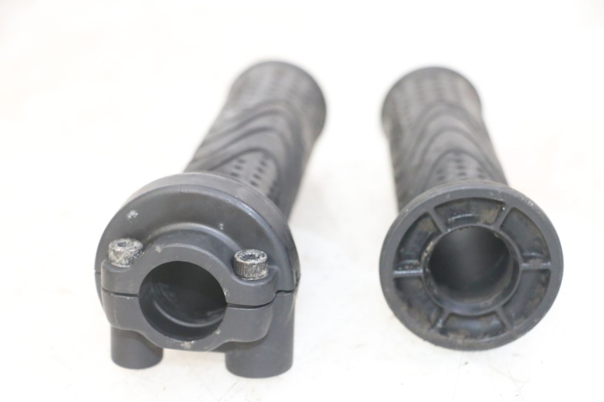 photo de MANETKA GAZU PIAGGIO MP3 LT 300 (2010 - 2016) - Zbliżenie techniczne