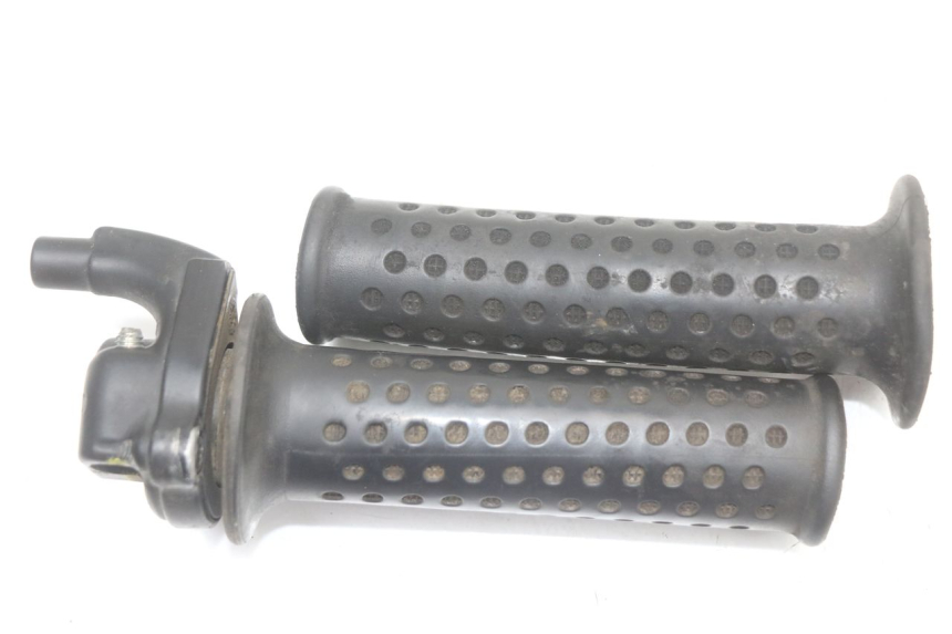 photo de MANETKA GAZU PIAGGIO MP3 125 (2006 - 2014) - Inny kąt widzenia