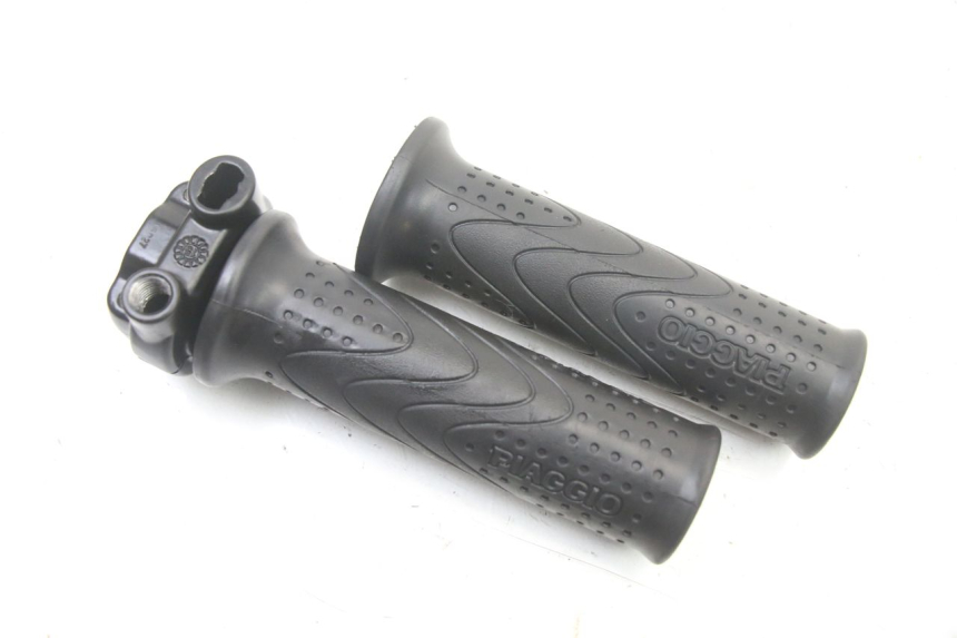 photo de MANETKA GAZU PIAGGIO MP3 500 (2014 - 2017) - Inny kąt widzenia