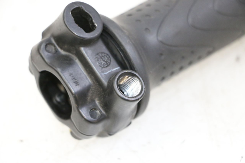 photo de MANETKA GAZU PIAGGIO MP3 500 (2014 - 2017) - Zbliżenie techniczne