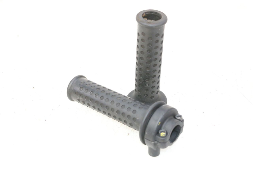 photo de MANETKA GAZU PIAGGIO MP3 RL 250 (2006 - 2010) - Widok główny