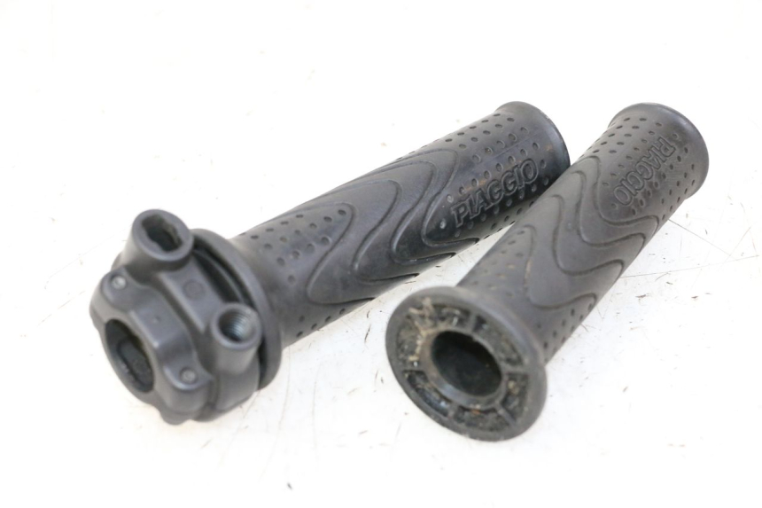 photo de MANETKA GAZU PIAGGIO MP3 500 (2011 - 2015) - Zoom stanu zużycia