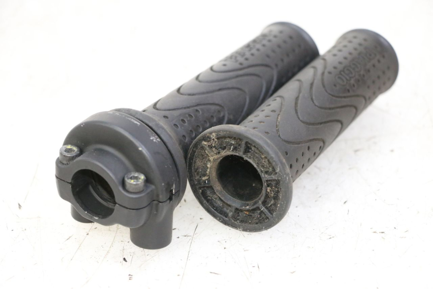 photo de MANETKA GAZU PIAGGIO MP3 500 (2011 - 2015) - Zbliżenie techniczne