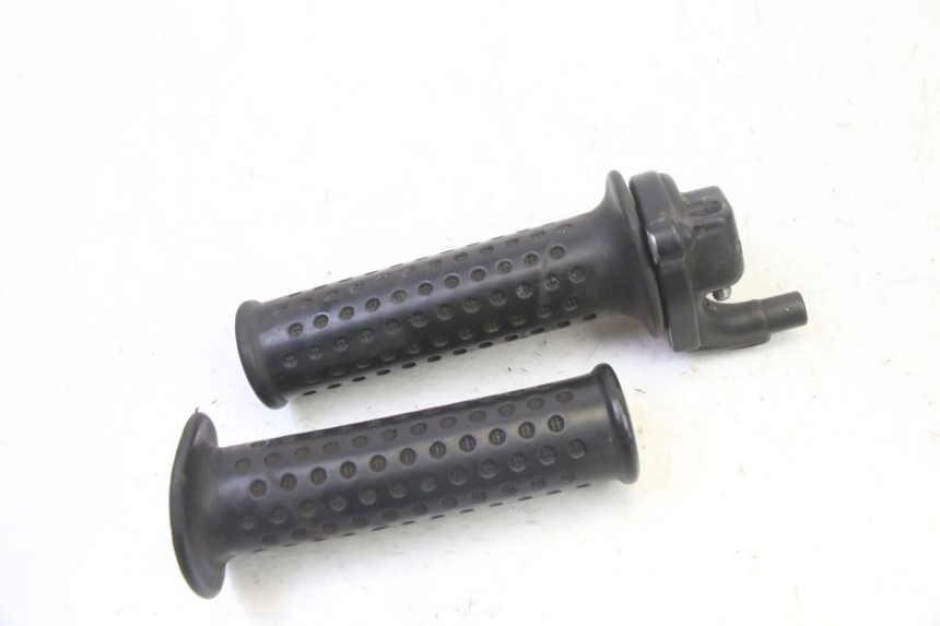 photo de MANETKA GAZU PIAGGIO MP3 125 (2006 - 2014) - Inny kąt widzenia