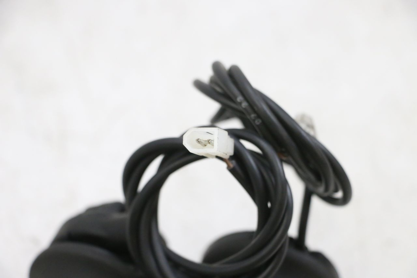 photo de MANETKA GAZU PIAGGIO MP3 500 (2016 - 2018) - Zbliżenie techniczne