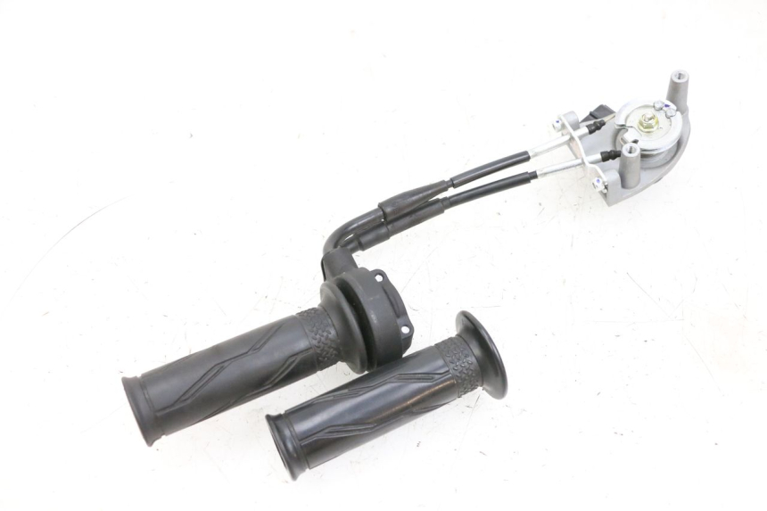 photo de MANETKA GAZU YAMAHA NEO'S CORE 1 (2022 - 2026) - Zoom stanu zużycia