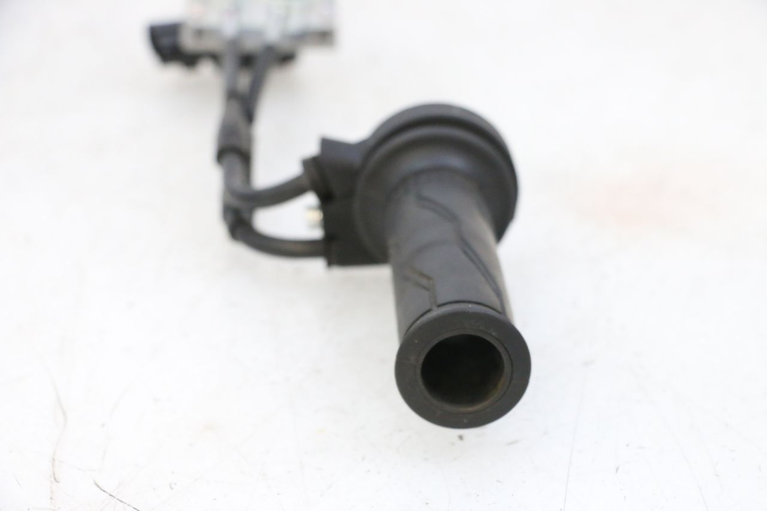 photo de MANETKA GAZU YAMAHA NEO'S CORE 1 (2022 - 2026) - Zbliżenie techniczne