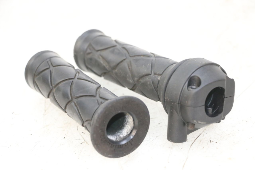 photo de MANETKA GAZU YAMAHA NEOS NEO'S 4T 50 (2008 - 2016) - Inny kąt widzenia