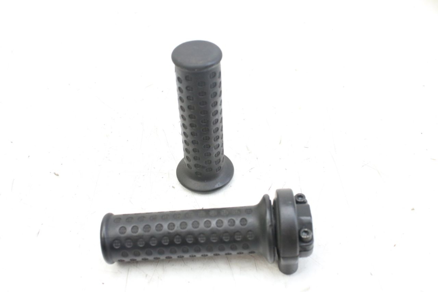 photo de MANETKA GAZU PIAGGIO NEW TYPHOON 50 (2018 - 2021) - Punkty mocowania