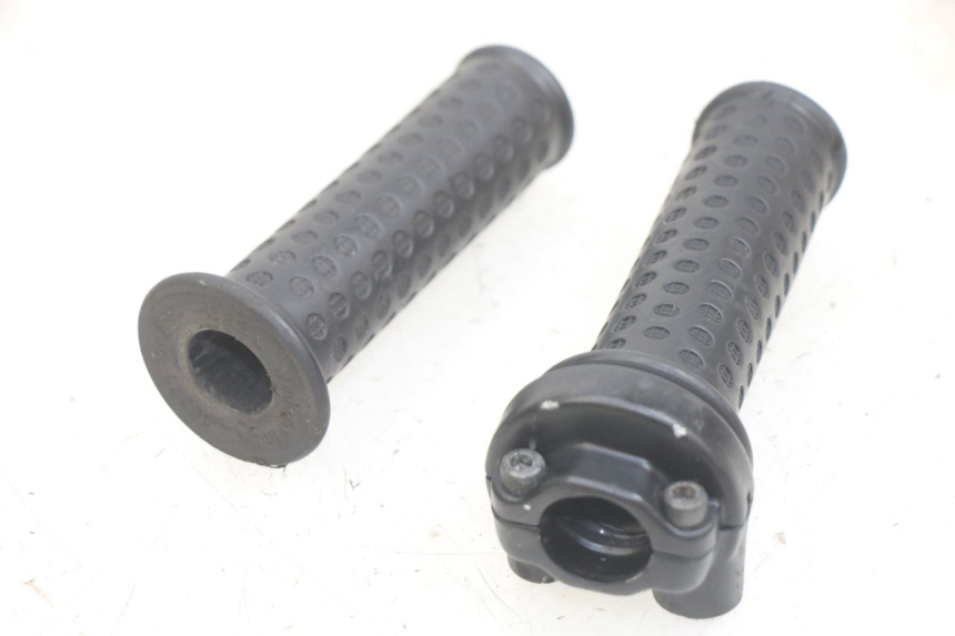 photo de MANETKA GAZU PIAGGIO NEW TYPHOON 50 (2018 - 2021) - Inny kąt widzenia