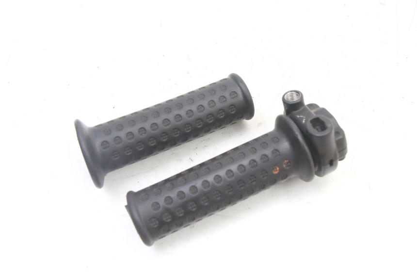 photo de MANETKA GAZU PIAGGIO NEW TYPHOON 50 (2018 - 2021) - Inny kąt widzenia