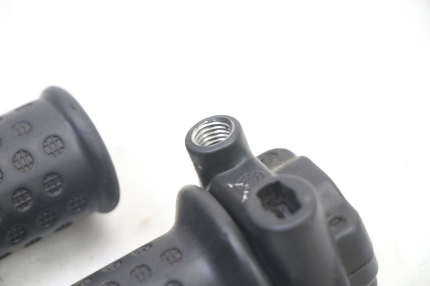 photo de MANETKA GAZU PIAGGIO NEW TYPHOON 50 (2018 - 2021) - Zbliżenie techniczne