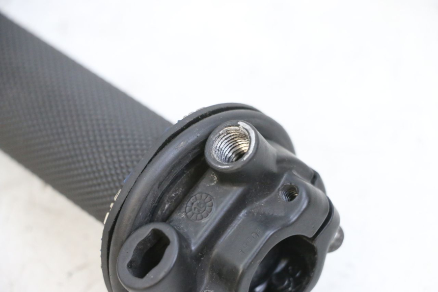 photo de MANETKA GAZU PIAGGIO NEW TYPHOON 50 (2018 - 2021) - Zbliżenie techniczne