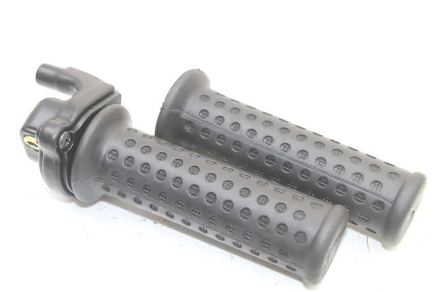 photo de MANETKA GAZU PIAGGIO NRG POWER PUREJET 50 (2018 - 2021) - Szczegół części