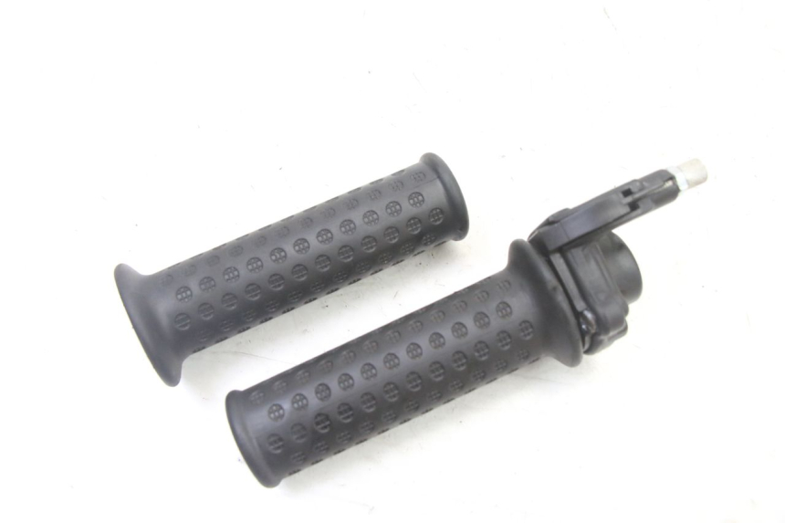 photo de MANETKA GAZU PIAGGIO NRG POWER PUREJET 50 (2018 - 2021) - Inny kąt widzenia