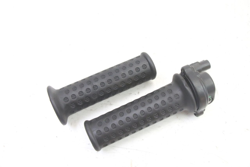 photo de MANETKA GAZU PIAGGIO NRG POWER PUREJET 50 (2018 - 2021) - Inny kąt widzenia