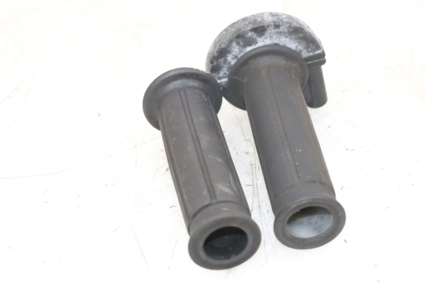 photo de MANETKA GAZU HONDA NSR R 125 (1994 - 2003) - Inny kąt widzenia