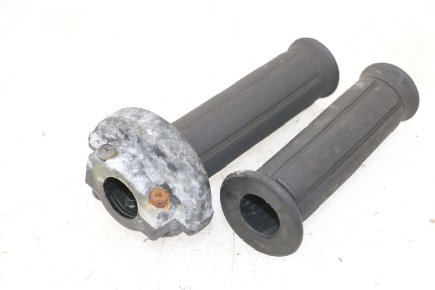 photo de MANETKA GAZU HONDA NSR R 125 (1994 - 2003) - Zbliżenie techniczne