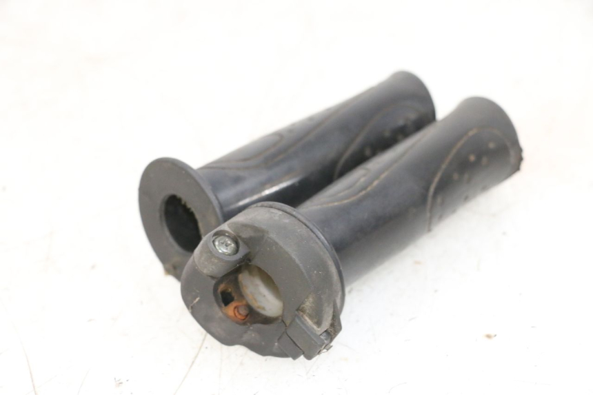 photo de MANETKA GAZU SYM ORBIT 2 4T 50 (2008 - 2017) - Inny kąt widzenia