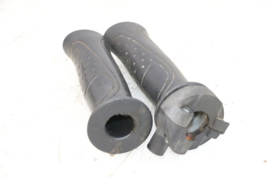 photo de MANETKA GAZU SYM ORBIT 2 4T 50 (2008 - 2017) - Zbliżenie techniczne