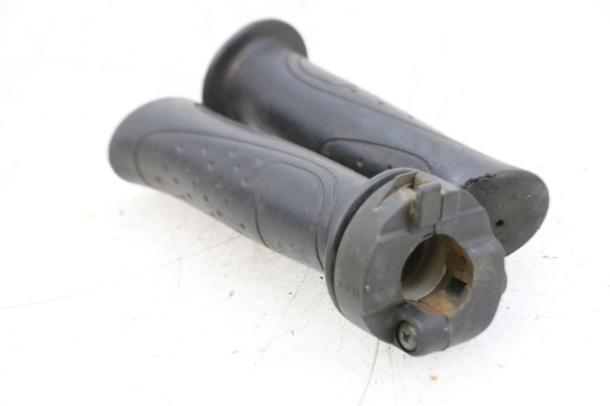 photo de MANETKA GAZU SYM ORBIT 2 50 (2008 - 2014) - Zbliżenie techniczne