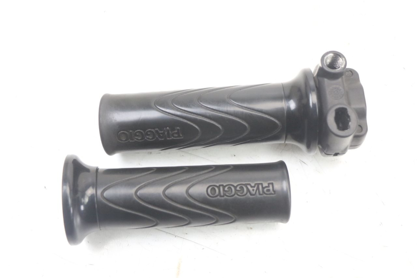 photo de MANETKA GAZU PIAGGIO LIBERTY IGET 4T 50 (2021 - 2025) - Inny kąt widzenia