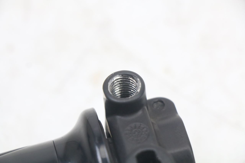 photo de MANETKA GAZU PIAGGIO LIBERTY IGET 4T 50 (2021 - 2025) - Zbliżenie techniczne