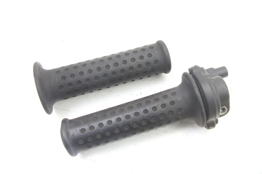 photo de MANETKA GAZU PIAGGIO VESPA GRANTURISMO 125 (2003 - 2007) - Inny kąt widzenia