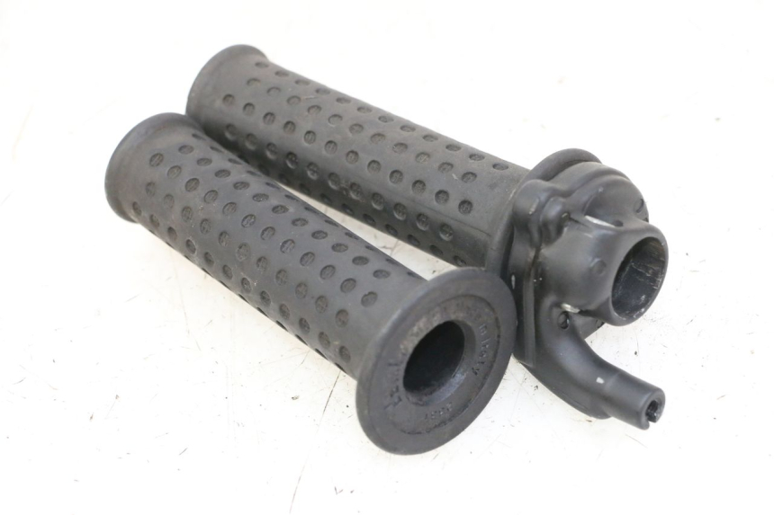 photo de MANETKA GAZU PIAGGIO VESPA GRANTURISMO 200 (2004 - 2005) - Widok główny