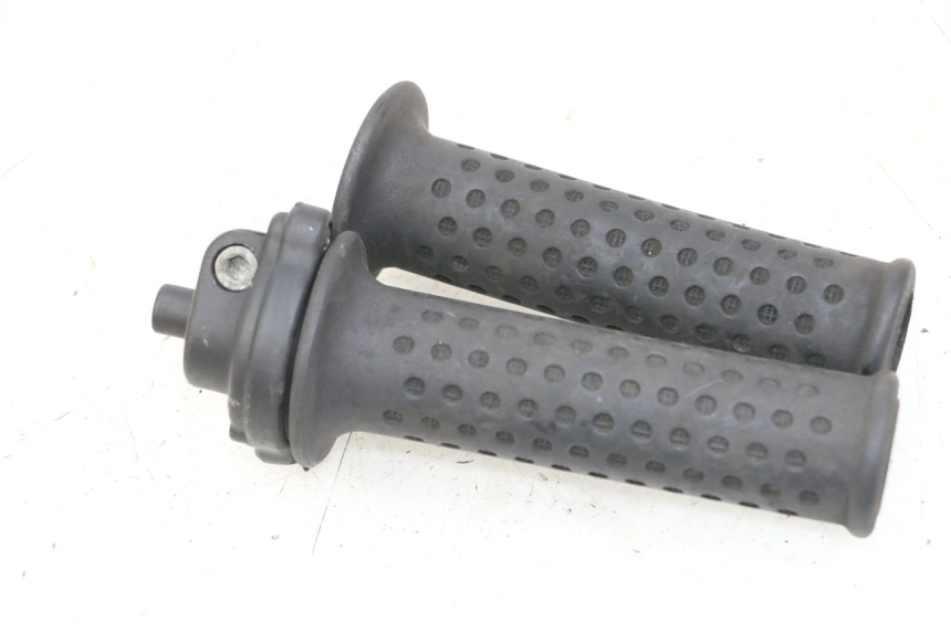 photo de MANETKA GAZU PIAGGIO VESPA GRANTURISMO 200 (2004 - 2005) - Inny kąt widzenia