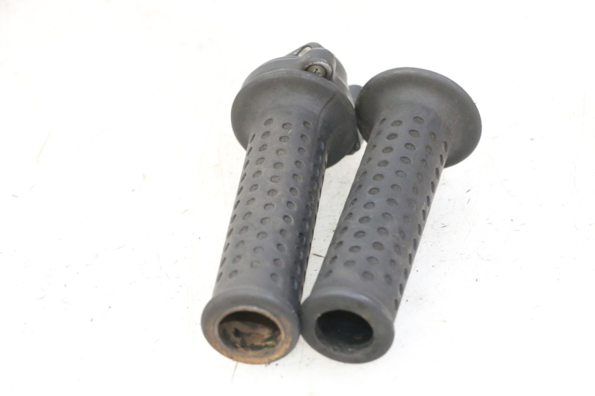 photo de MANETKA GAZU PIAGGIO VESPA GRANTURISMO 200 (2004 - 2005) - Zbliżenie techniczne