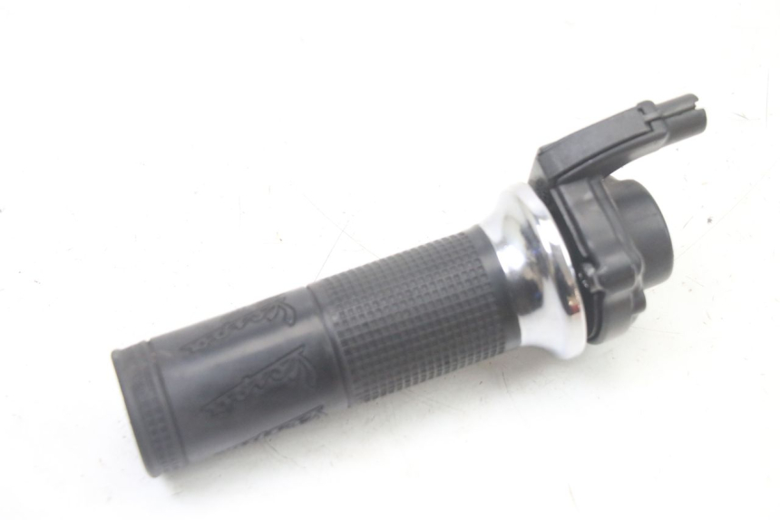 photo de MANETKA GAZU PIAGGIO VESPA LX 2T 50 (2005 - 2013) - Zoom stanu zużycia