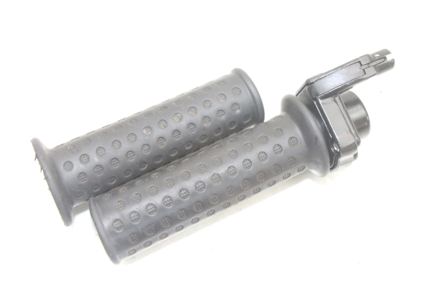 photo de MANETKA GAZU PIAGGIO ZIP 2T 50 (2009 - 2019) - Inny kąt widzenia