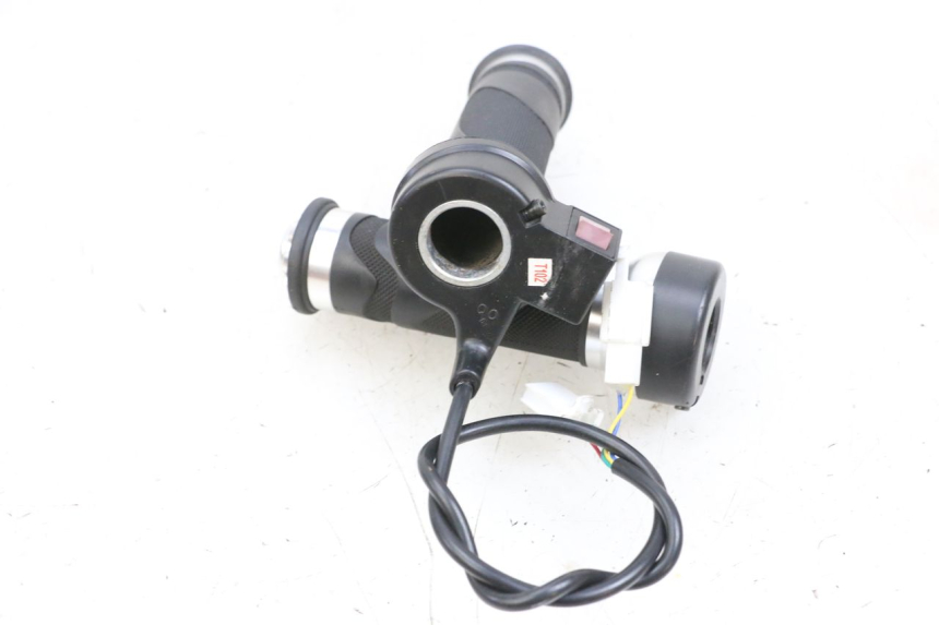 photo de MANETKA GAZU EFUN PUSA 1 - Inny kąt widzenia