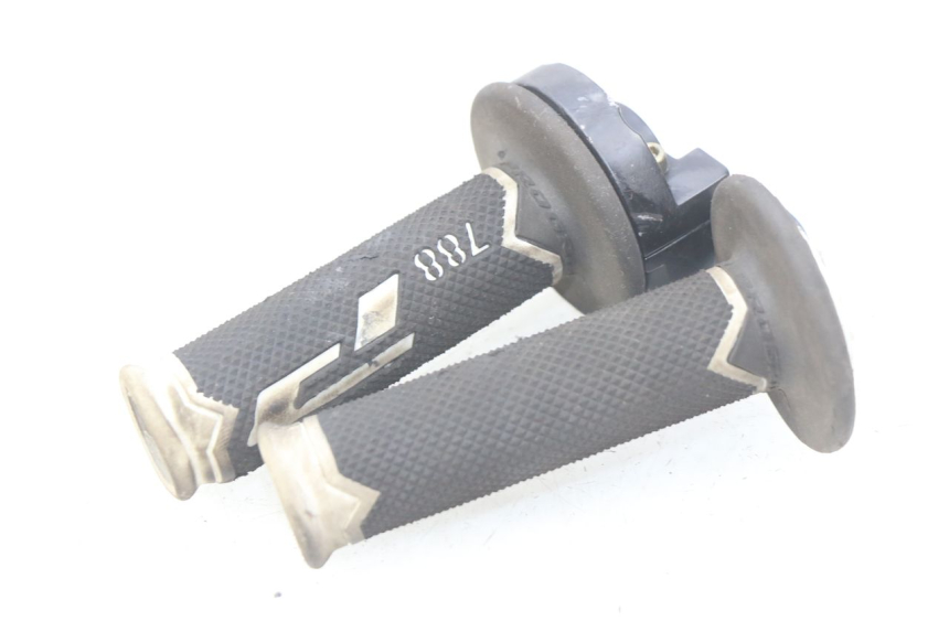 photo de MANETKA GAZU APOLLO RFZ 125 - Zbliżenie techniczne