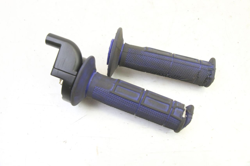 photo de MANETKA GAZU APOLLO RFZ 125 - Inny kąt widzenia