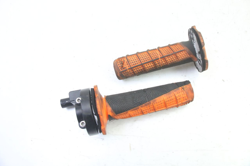 photo de MANETKA GAZU APOLLO RFZ 125 - Widok główny