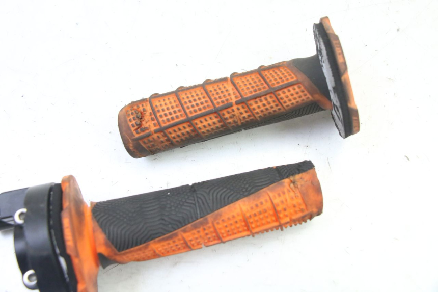 photo de MANETKA GAZU APOLLO RFZ 125 - Szczegół części