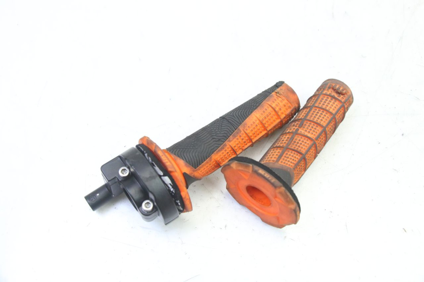 photo de MANETKA GAZU APOLLO RFZ 125 - Zoom stanu zużycia