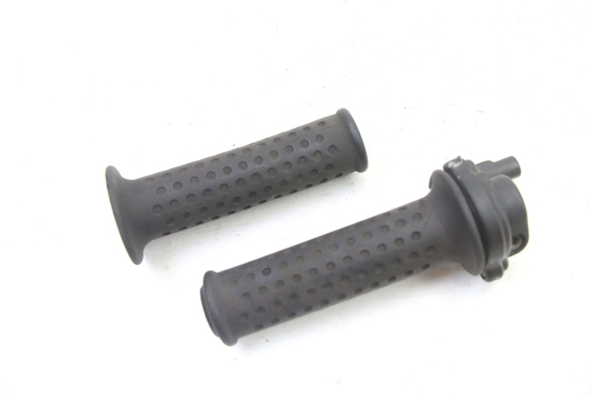 photo de MANETKA GAZU PIAGGIO SUPER LX 125 (2000 - 2003) - Inny kąt widzenia